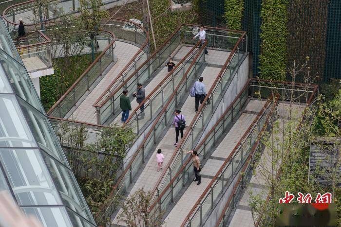 水门|重庆一大桥景观步道蜿蜒盘旋酷似“贪食蛇”