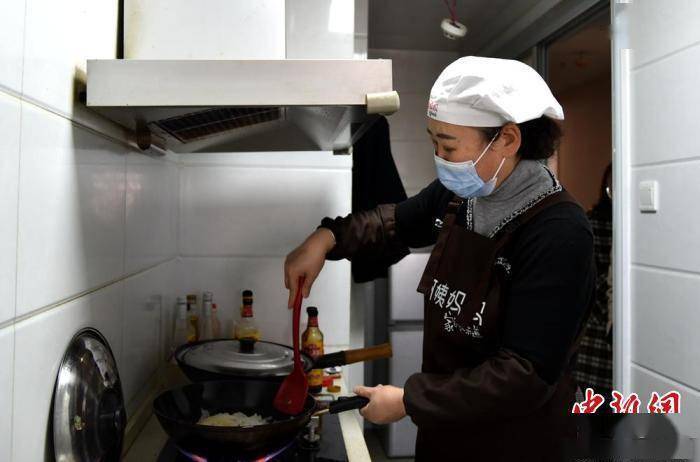 徐州"智慧社区"书写为群众办实事新篇章 "上门做饭"解民忧_阿姨