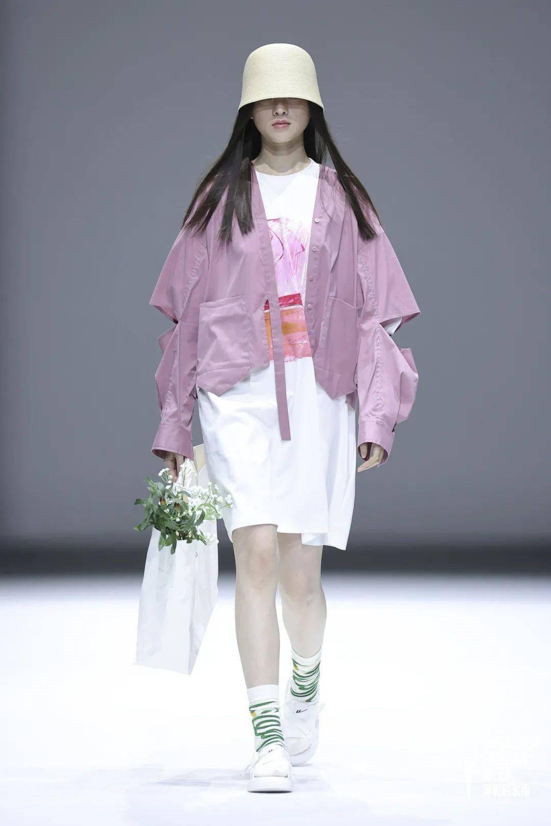 服装 S/S2022深圳时装周｜DAY4：别样角度，诠释「型」之烂漫