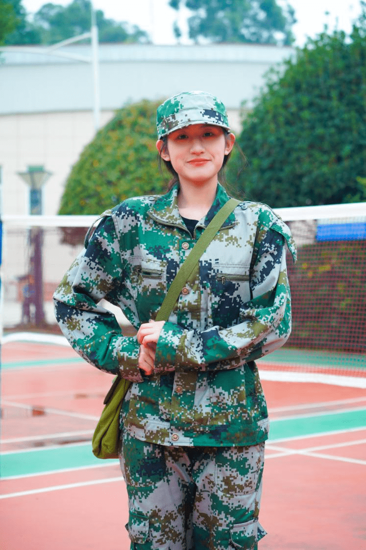 飒军训教官已集结完毕等你入列