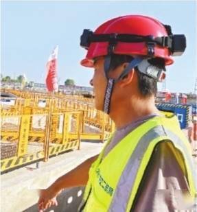 施工|工人戴上“工蜂智盔”随时进行危险预警