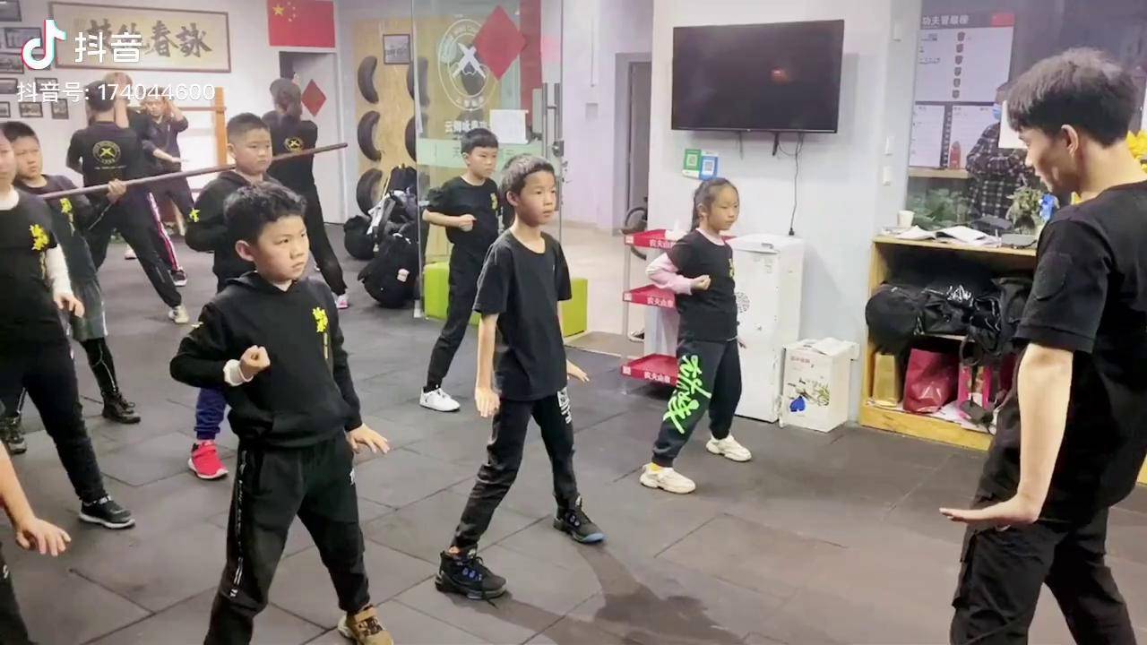 云卿咏春功夫融创店等你来传承中国功夫文化抱拳