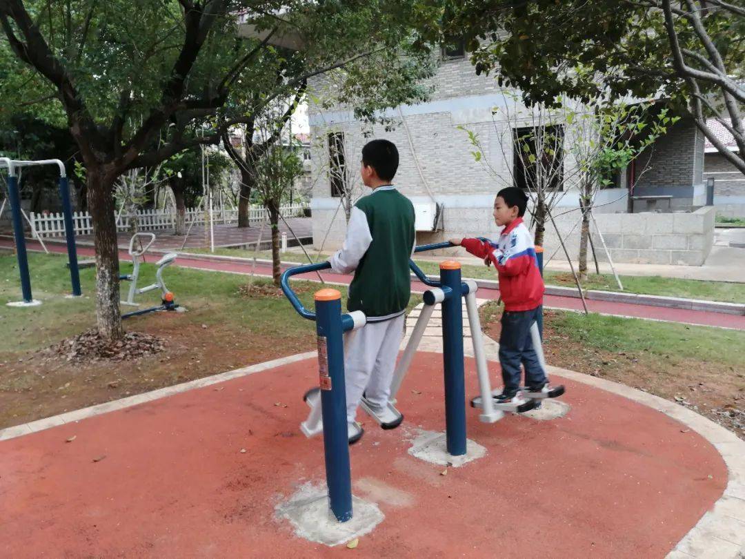 市体育局为南昌sos儿童村配送健身器材