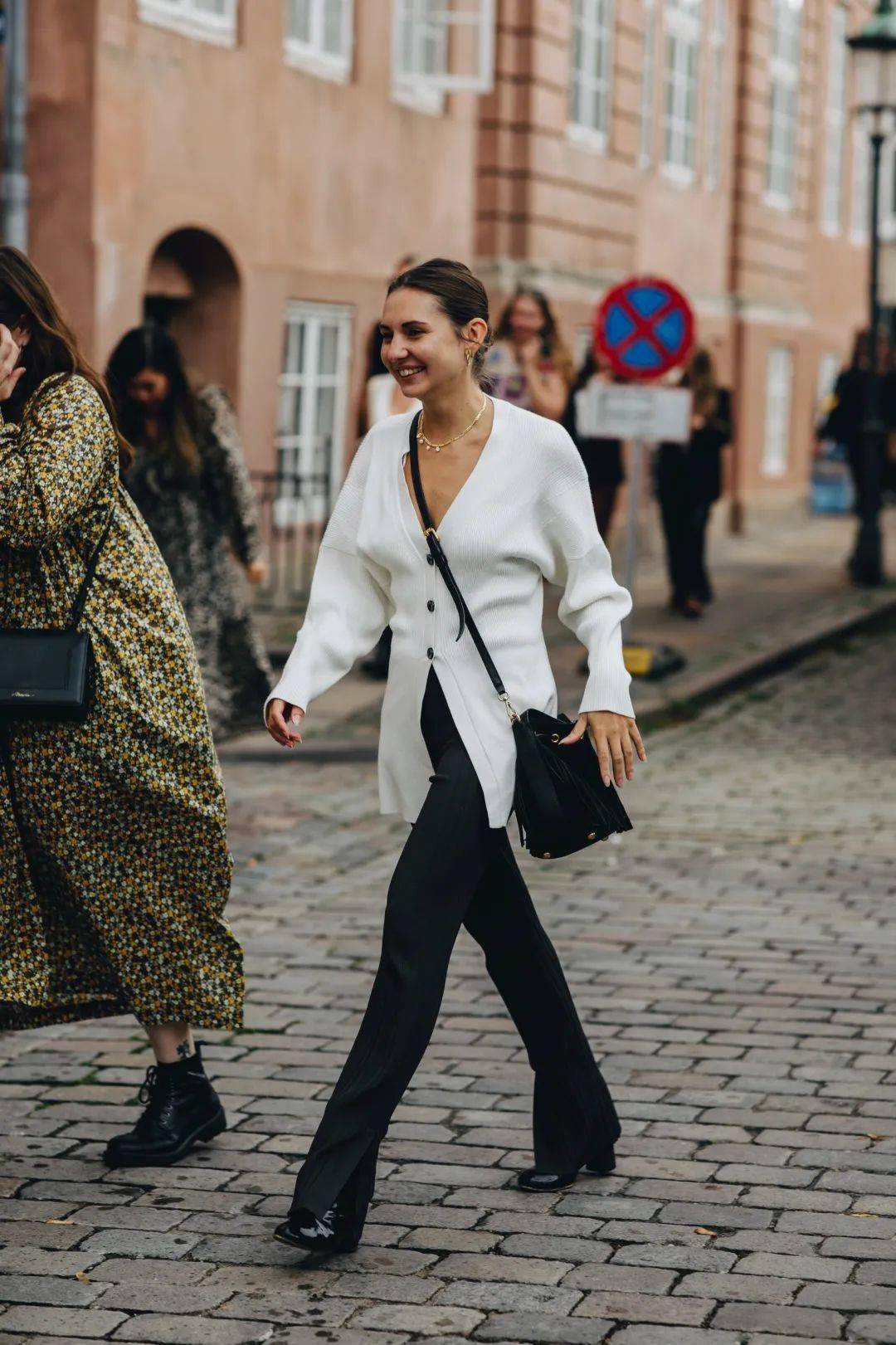 牛仔服 针织衫别收,趁着回温再美一波!