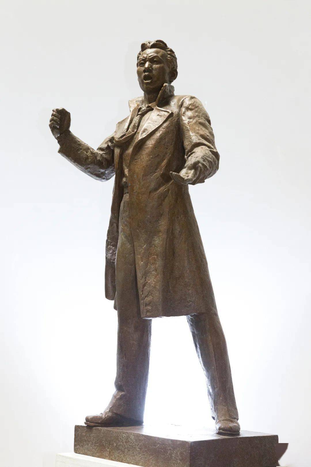 《希望》白铜38cm×38cm×130cm 2009年国外艺术家马克西莫夫·康斯