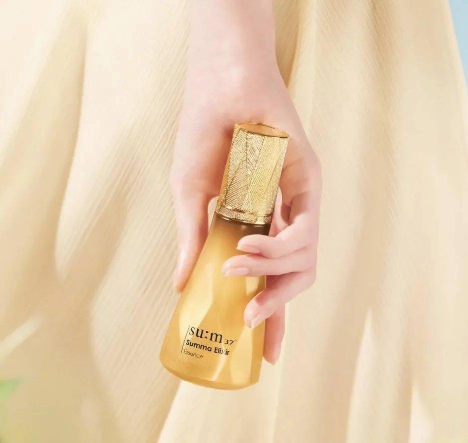 肌肤|坚持早C晚A后，我的脸竟然……