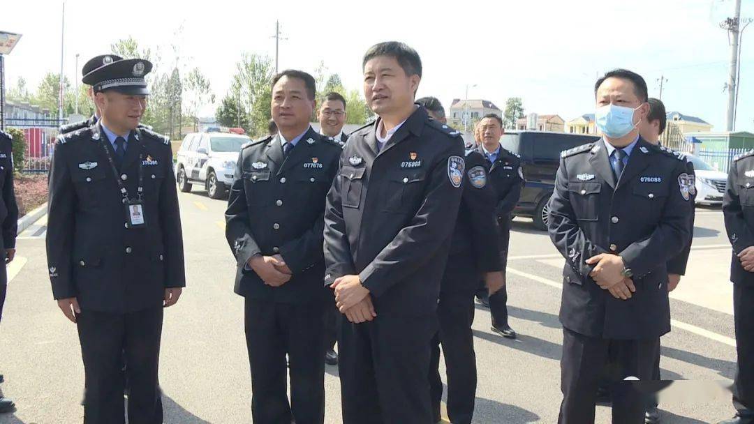 王文忠来我县调研交通安全管理和基层公安工作_团风县