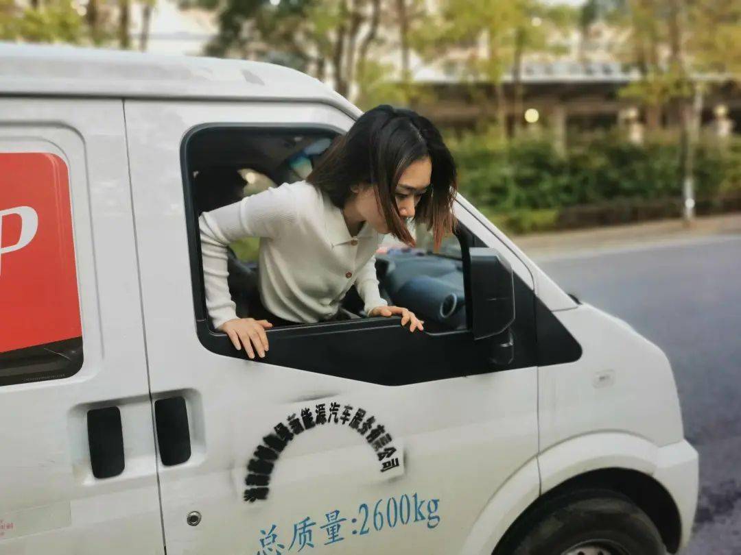 10月27日,律师和周阳春从货拉拉租来同款案发车辆回