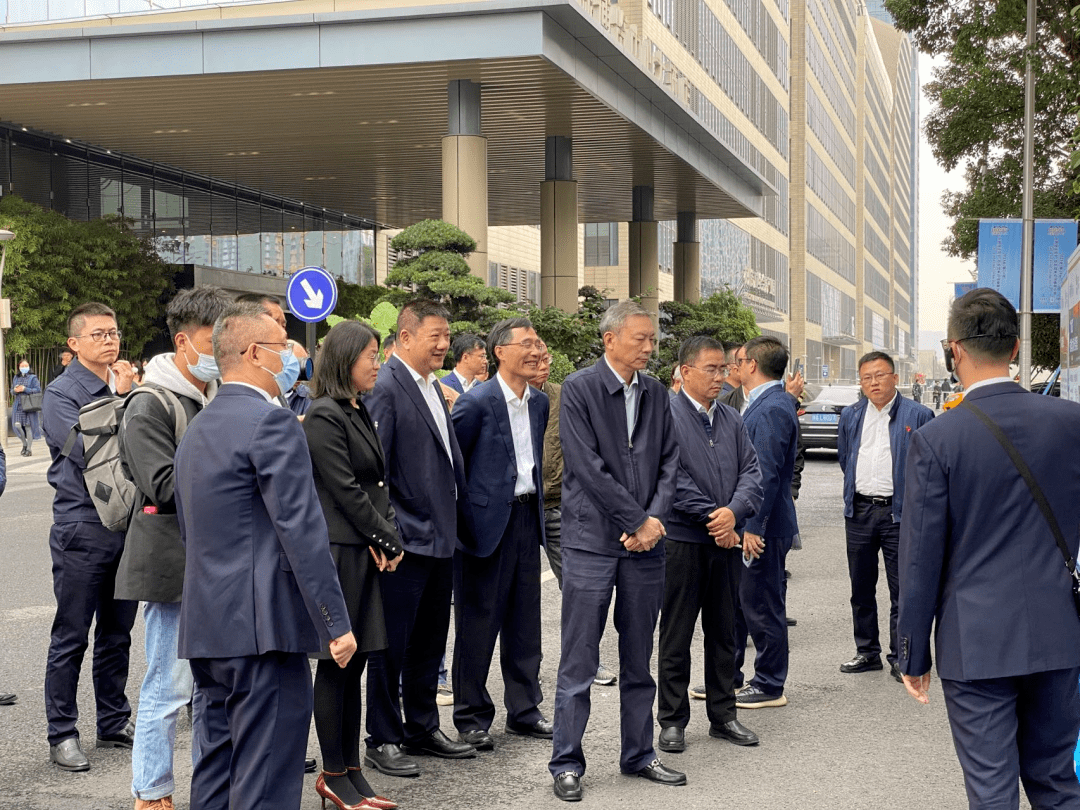 市政府副市长缪承潮,市分类办主任,市城管局党组书记,局长李磊,各区