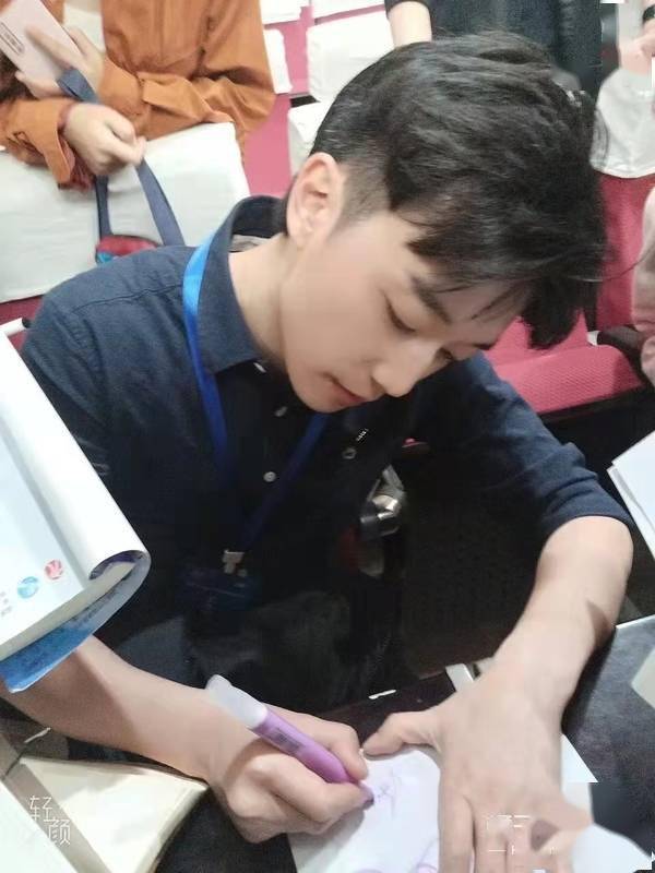 校园小说男主从此有了脸…