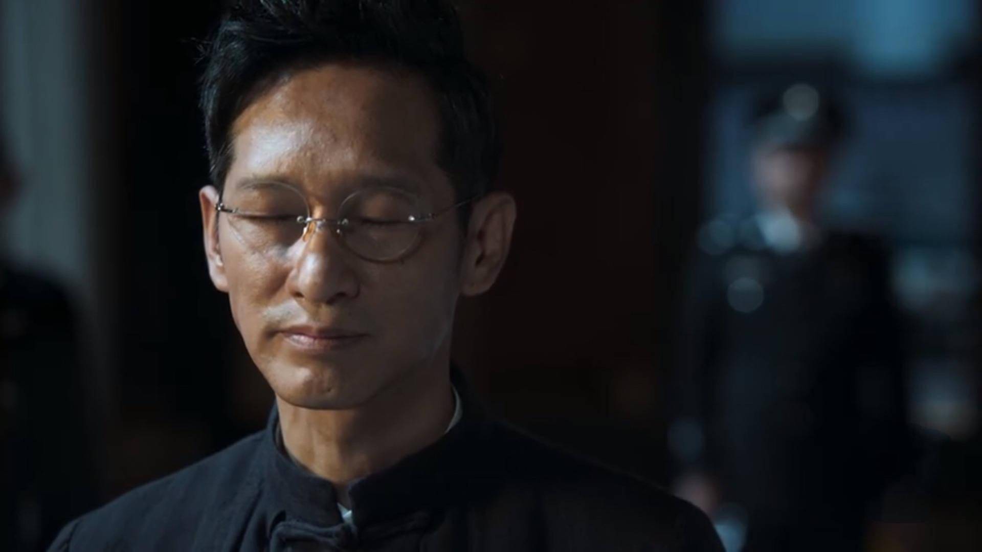 我们会发现一个细节,那就是林耀东在行贿时,采取的