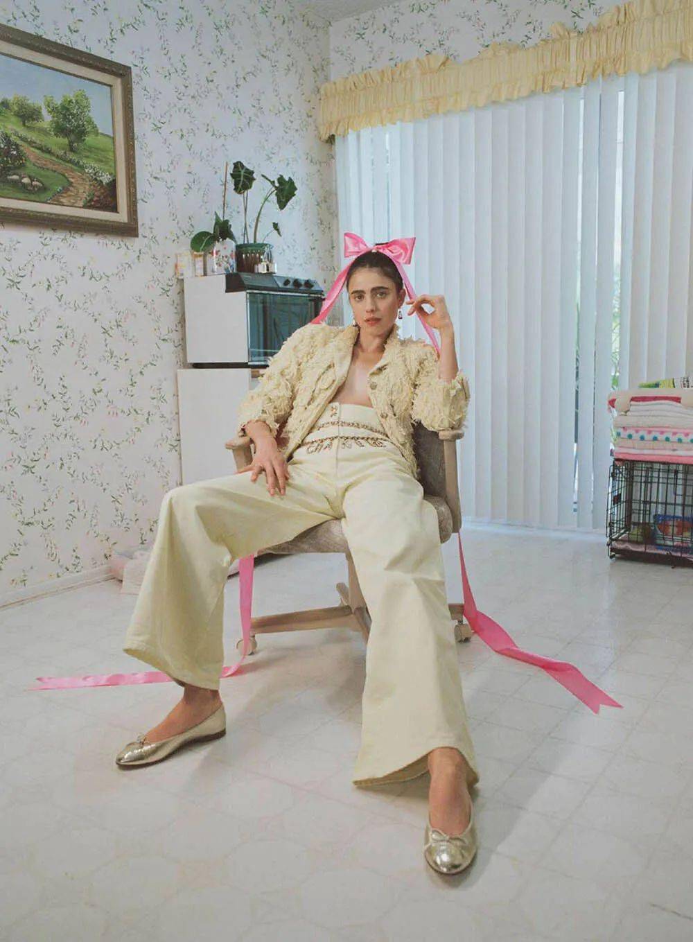 全球|“女佣”这次有点辣丨赏色