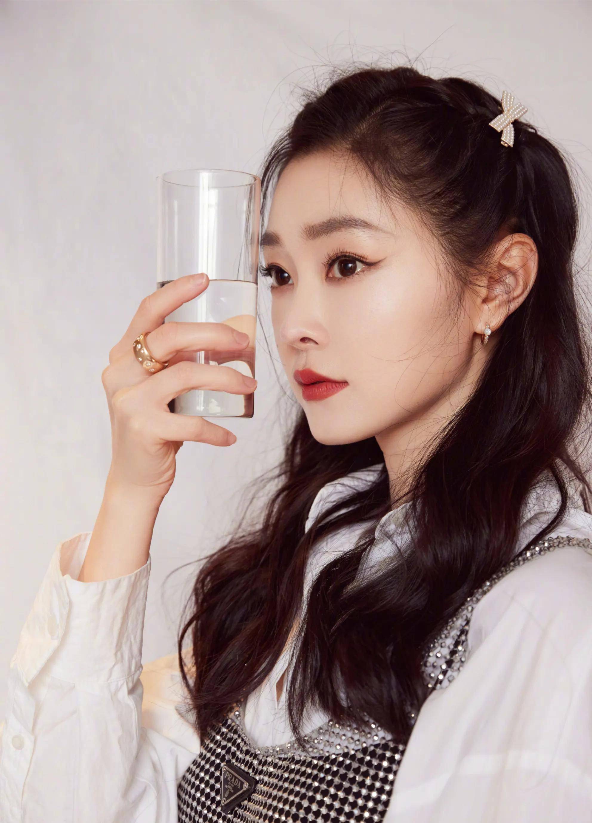 80后花旦女星宋轶写真甜美靓丽亭亭玉立