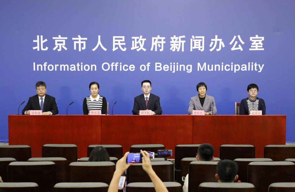 病例|发布会汇总｜一婚礼摄影师确诊涉三区两地铁，核心区酒店暂停婚宴