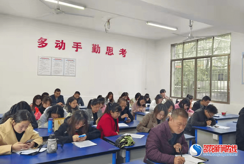 建设|隆回县荷田乡长鄄学校召开师德师风推进会议