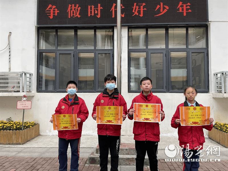 灞桥区东城第三小学常青藤杯阳光体育大课间比赛开始