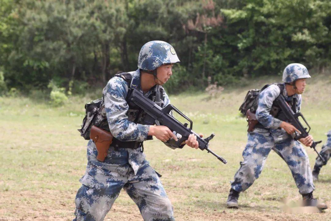 西南猎豹特战部队全装星空迷彩首次亮相还配备胸挂快拔枪套