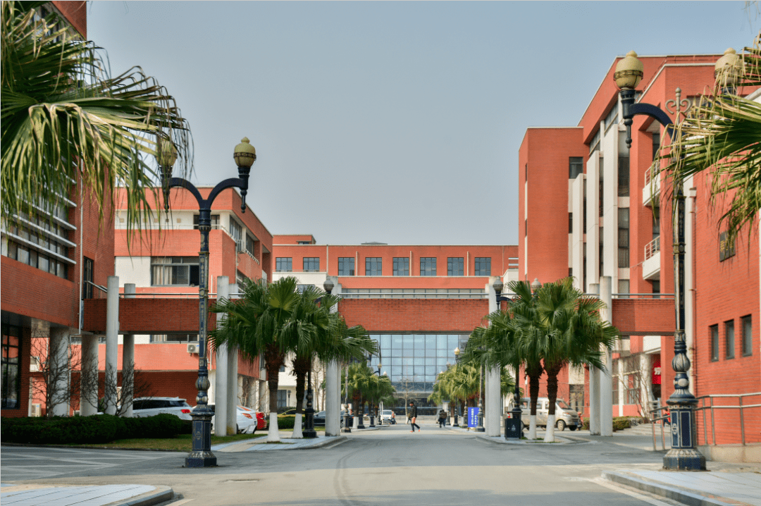 西南民族大学,生日快乐!