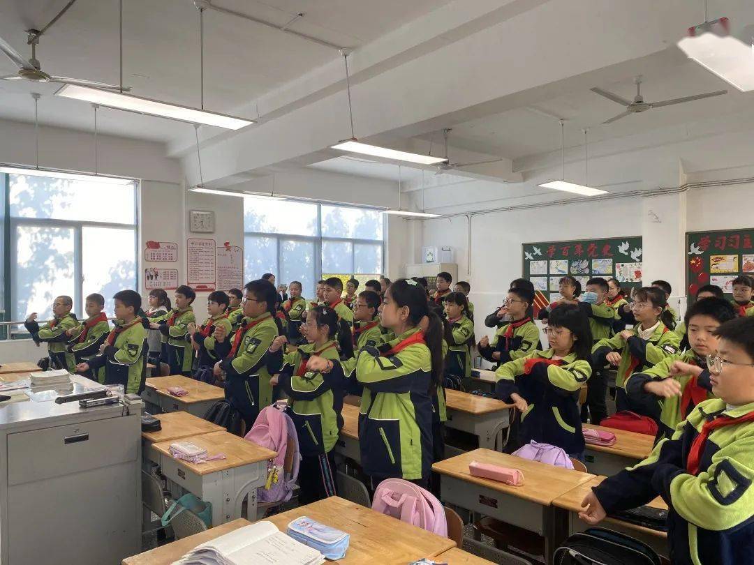 展文明,长小娃锻炼强健体——南京市长江路小学开展文明月常规竞赛