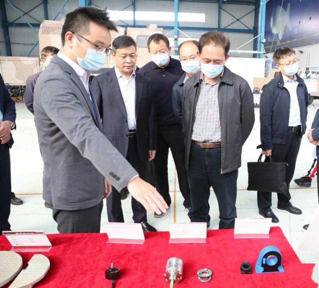 国防科技大学王振国院士一行调研湖南航天