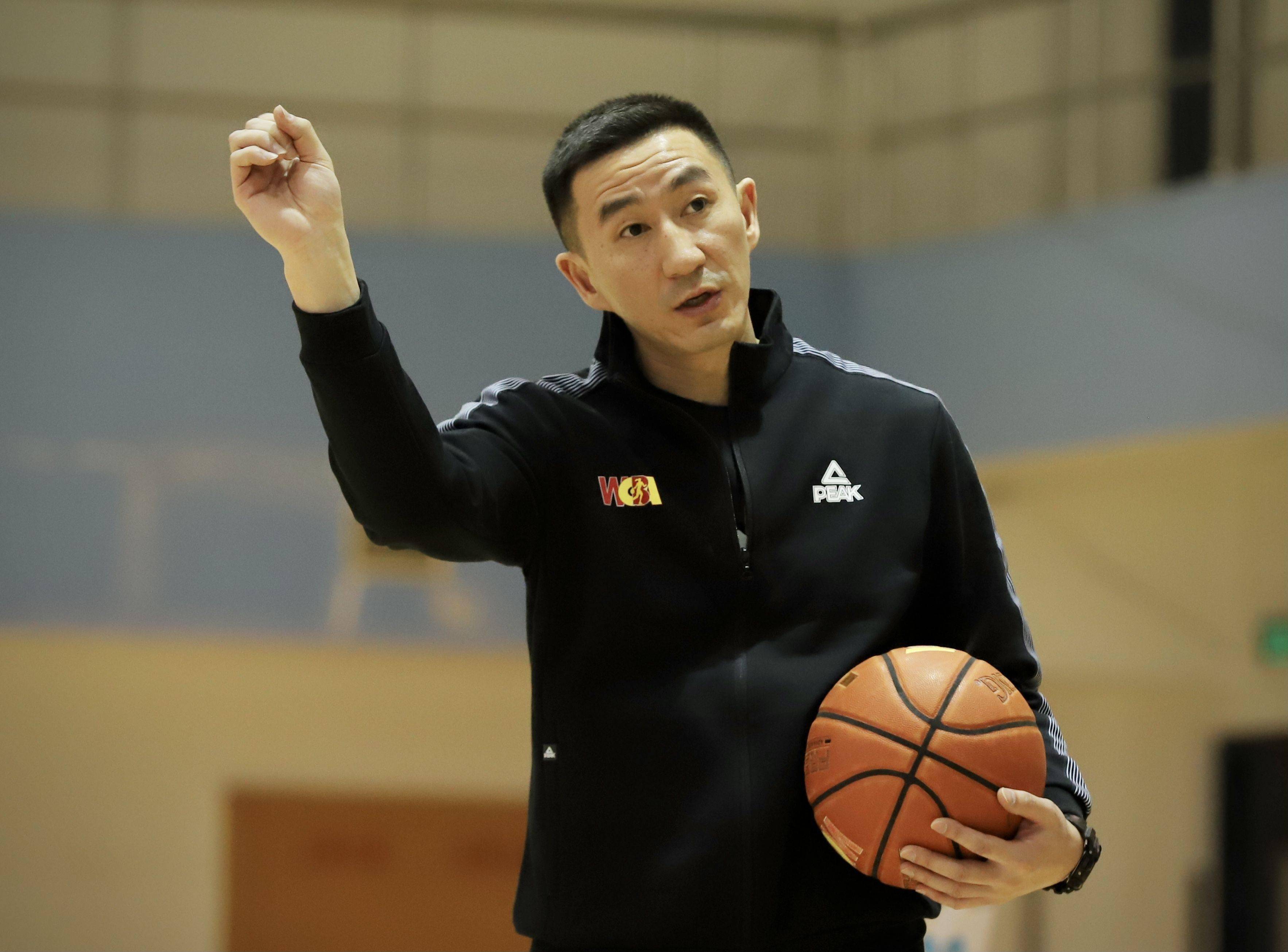 图/北京首钢篮球俱乐部新京报讯(记者 刘晨)北京首钢女篮今日出发前往