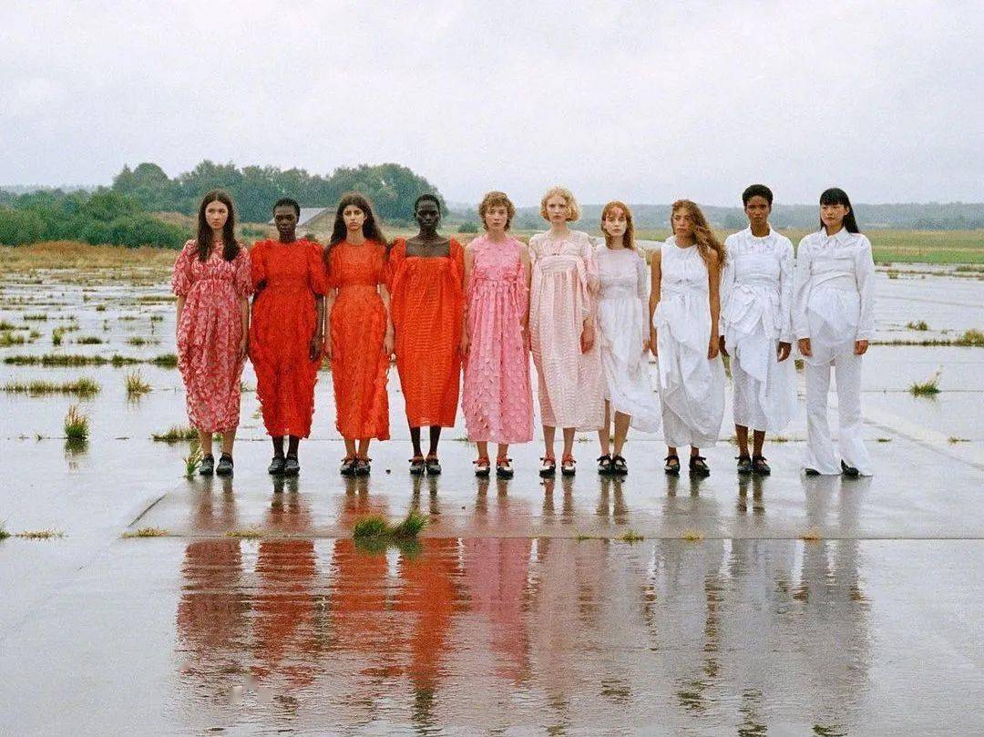 品牌 为「童话」找到合适的安放,来自北欧的浪漫!Cecilie Bahnsen将心跳融入到雨声、风声、吉他声中!