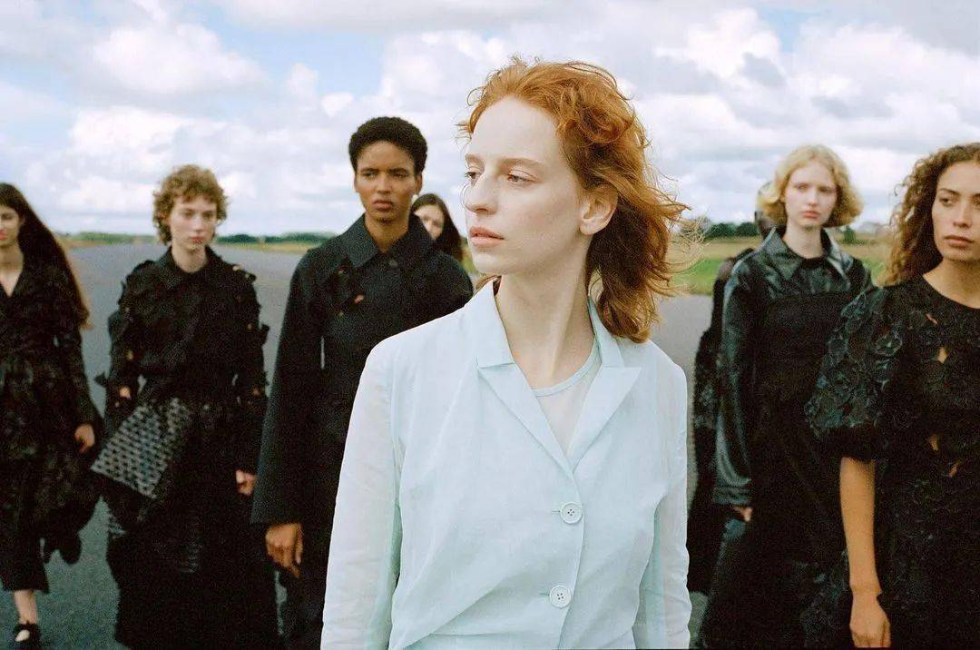 品牌 为「童话」找到合适的安放,来自北欧的浪漫!Cecilie Bahnsen将心跳融入到雨声、风声、吉他声中!