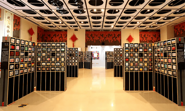 多彩中国微型艺术展在中国妇女儿童博物馆展出