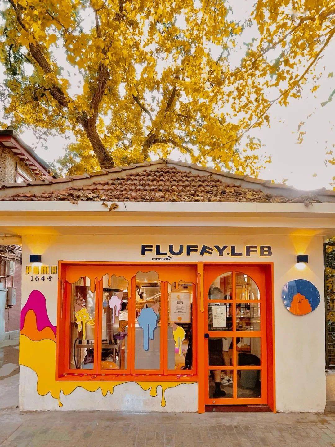 10:00-20:00地址:衡山路333号店里还提供了jk制服,公主裙和昭和