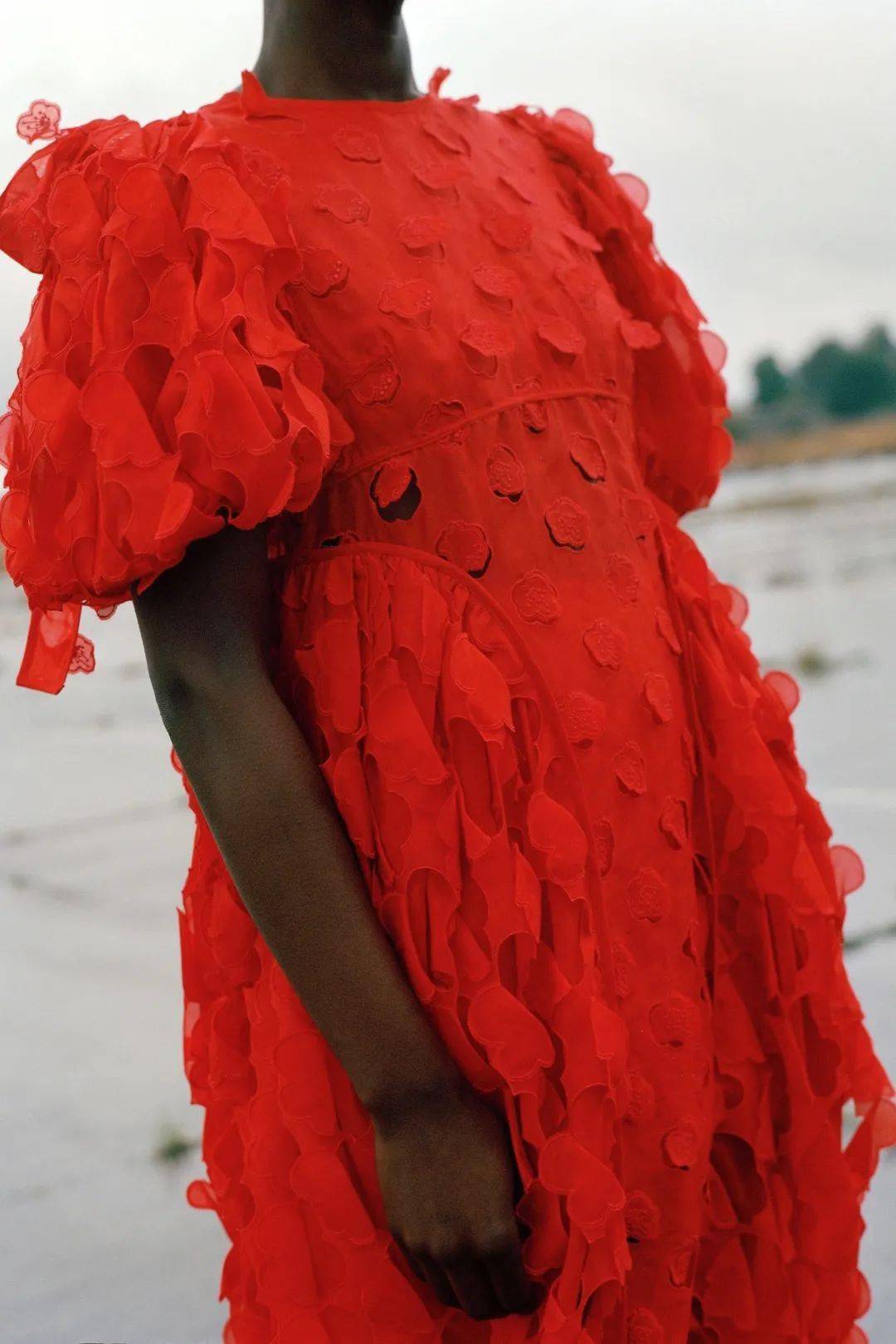 品牌 为「童话」找到合适的安放,来自北欧的浪漫!Cecilie Bahnsen将心跳融入到雨声、风声、吉他声中!