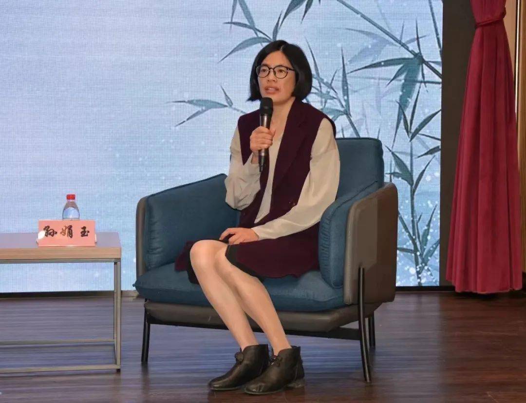 孙娟玉老师谈了她和母亲是如何建设"最美家庭"的,以及他们家庭又是