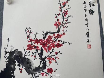 视力|仅凭微光和感觉！衢州视障男子5分钟完成一幅画