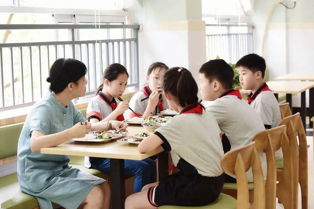 为师生做一件实事③竞舟小学爱心小屋