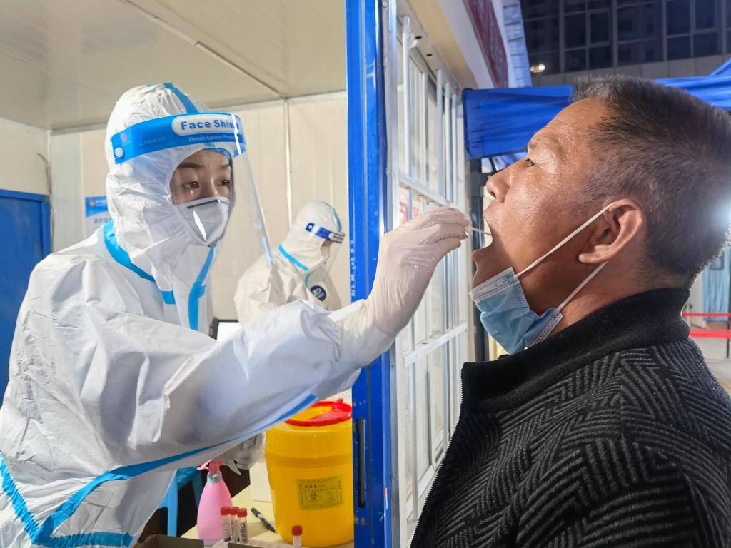 与病毒赛跑的"运动员"_采样