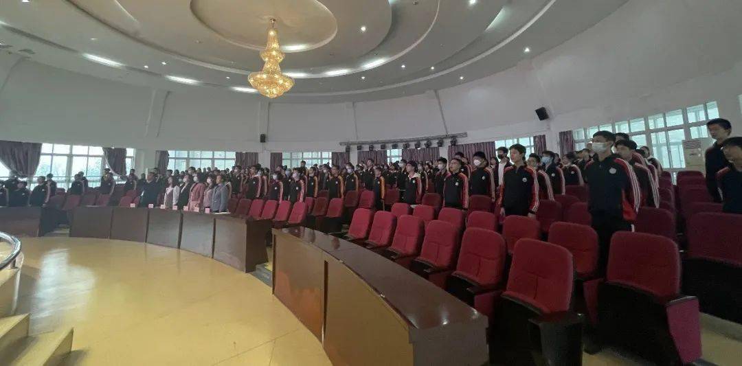 吹响青春集结号武汉市十一滨江初级中学举行入团仪式附青年大学习