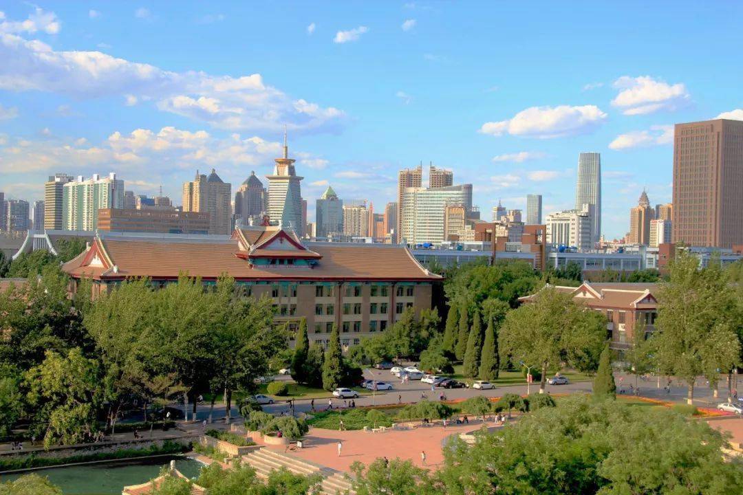 请考生登录"中国研究生招生信息网"网上确认系统(网址:https://yz.