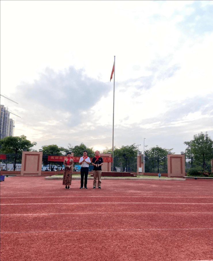 湛江经开区三中2021年秋季请党放心强国有我入队仪式