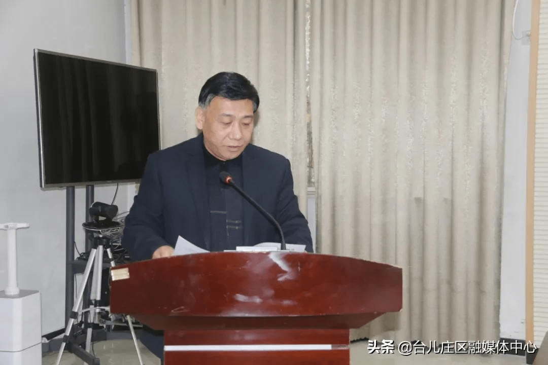 区十二届人大常委会第三十九次会议召开张道发主持会议并颁发任命书