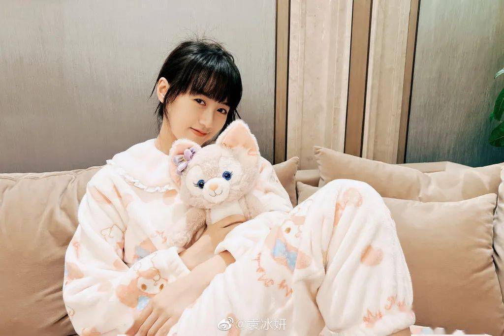 曾舜 飘雪换装挑战活活变成了明星睡衣大赏!