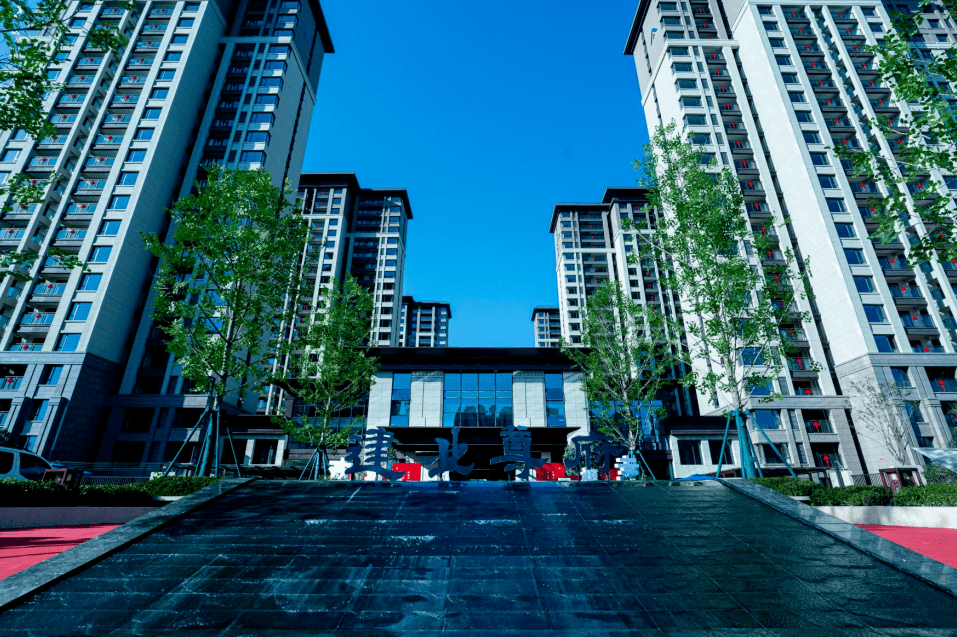 作为洛阳高端府系项目的代表作品,建业尊府一期在交付质量上也超出了