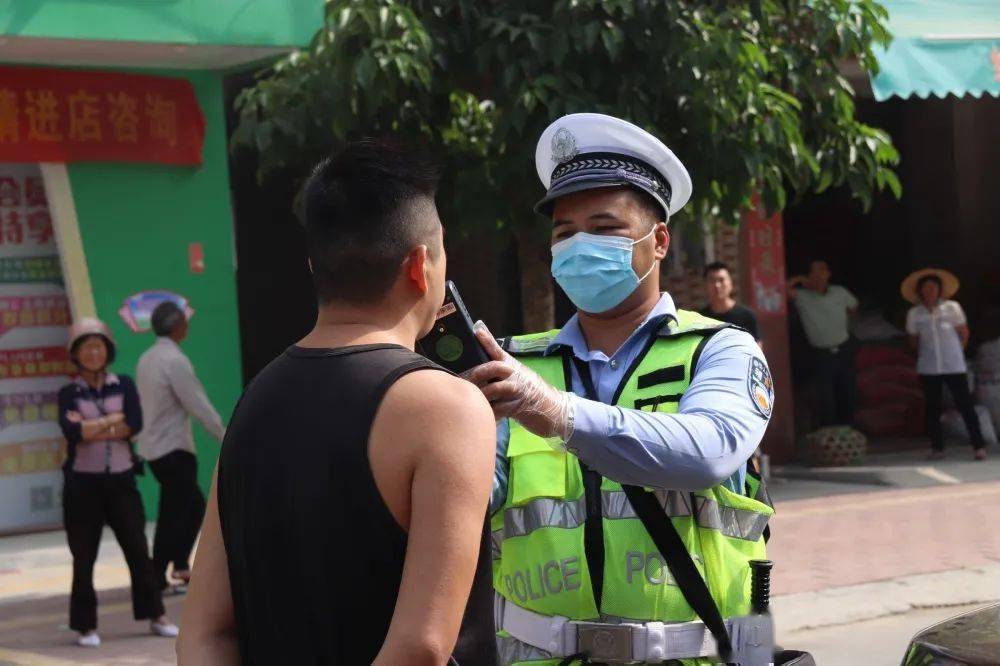 当天行动,电白公安交警以麻岗,树仔镇为重点,在g228国道沿线镇街的