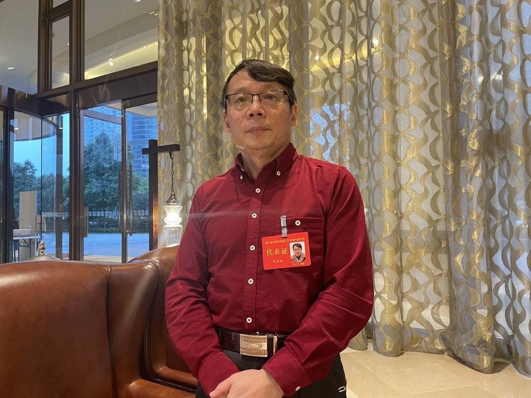 封面专访 听广播自学英语成资深文学翻译家四川简阳60后刘荣跃翻译出国内最系统全面的欧文著作