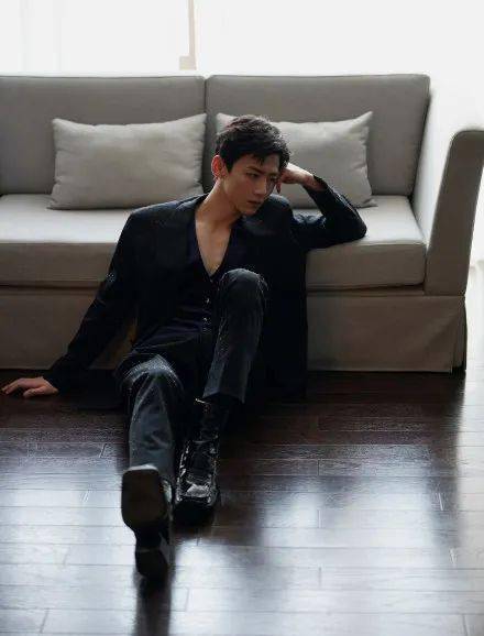 曾舜 飘雪换装挑战活活变成了明星睡衣大赏！