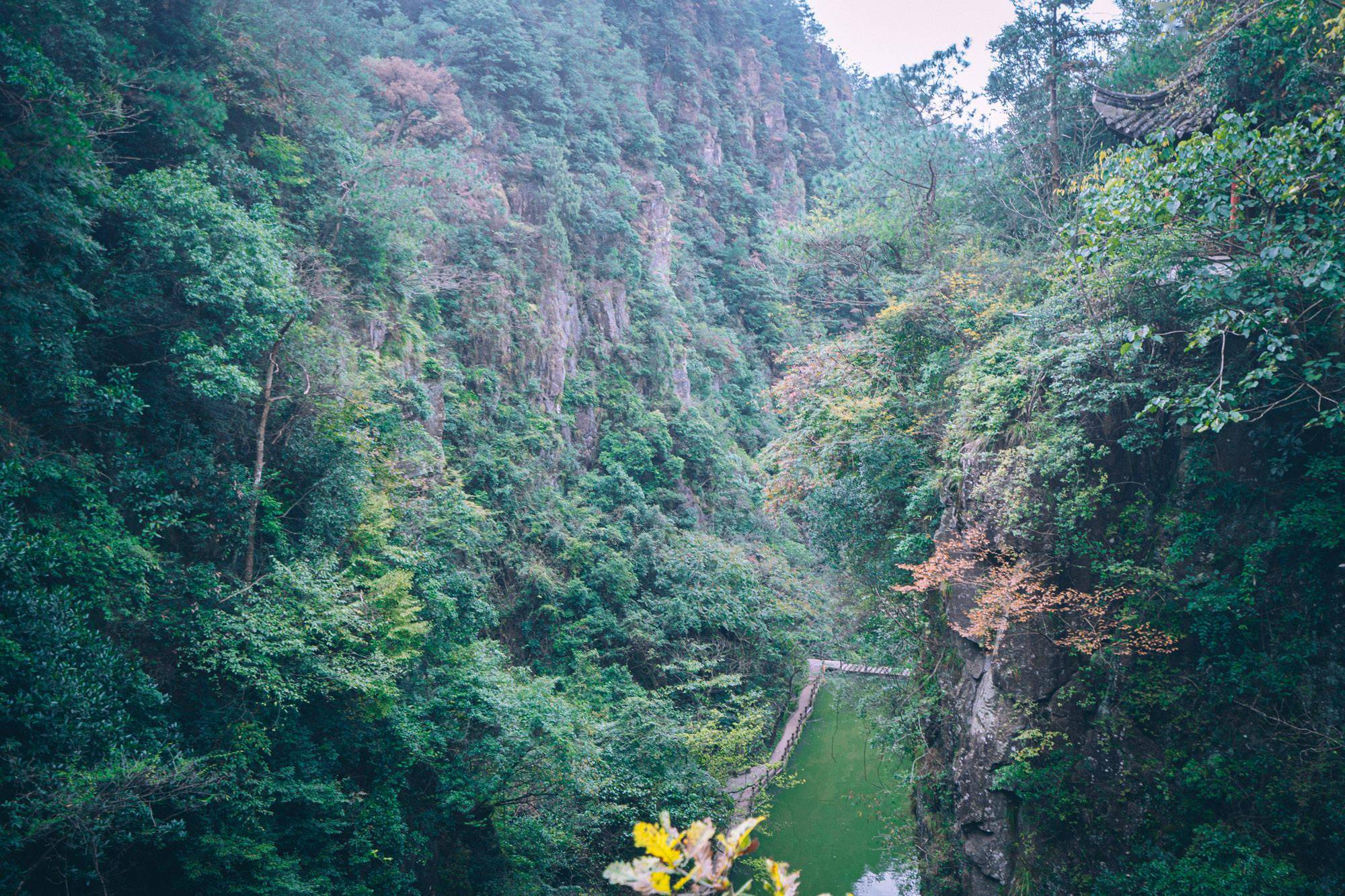 四明山最高峰雪窦山还有超美瀑布和索道哦