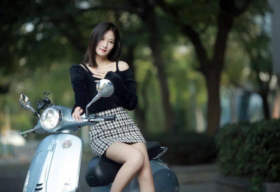 骑vespa的小姐姐