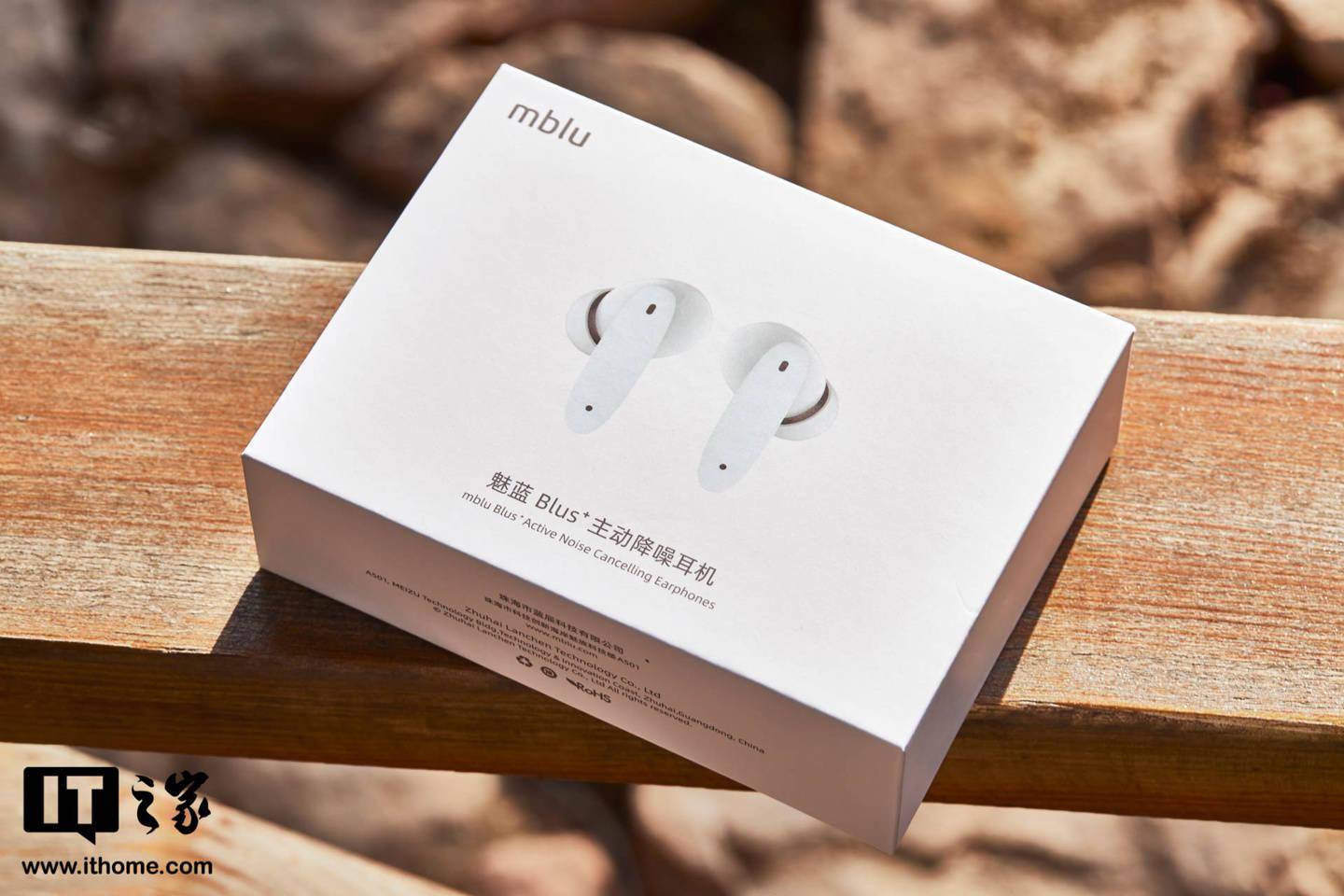 【IT之家开箱】魅蓝 Blus+ 主动降噪蓝牙耳机图赏