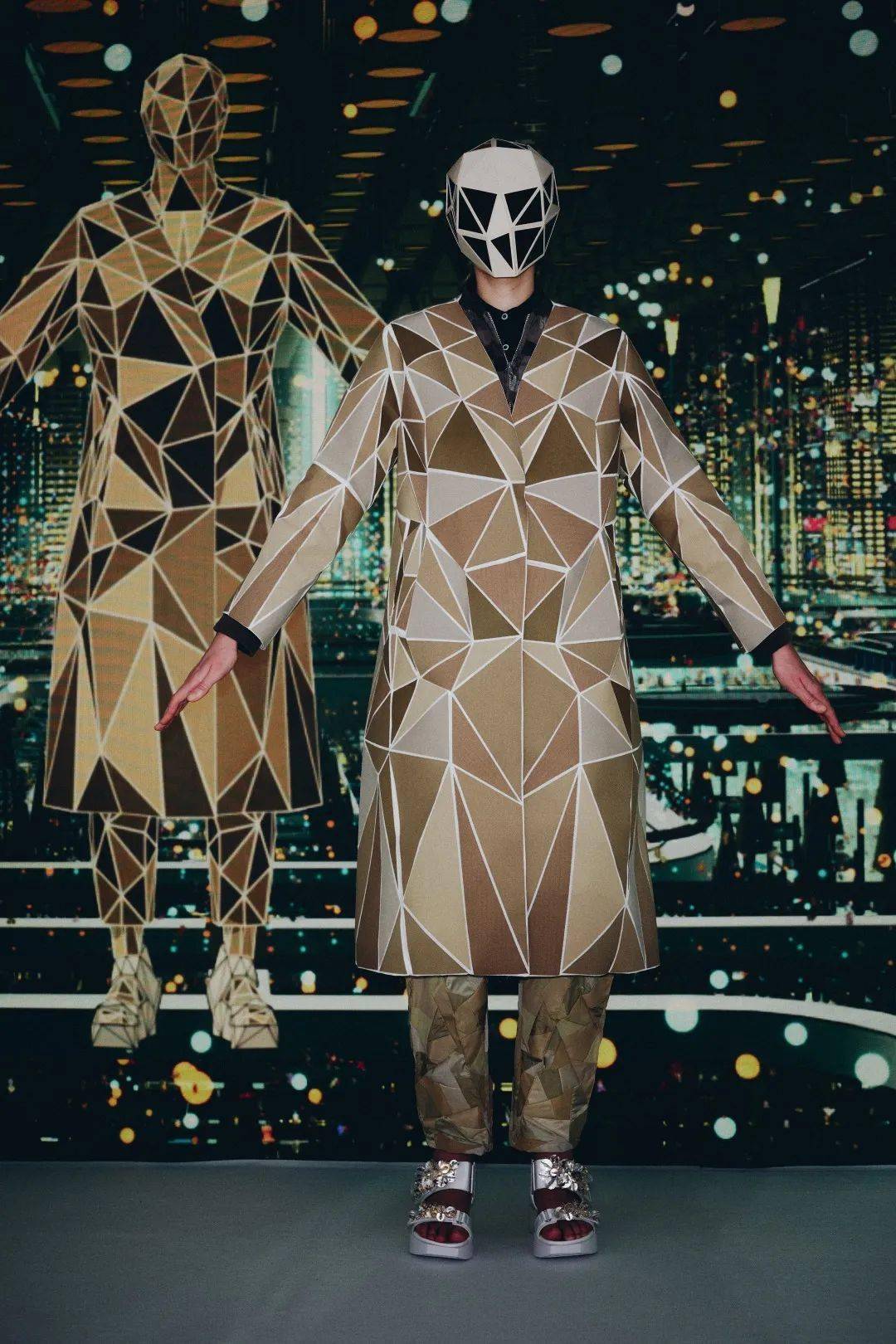 公众 科技感拉满的服装秀！日本三代设计师森永邦彦2022春夏系列发布！