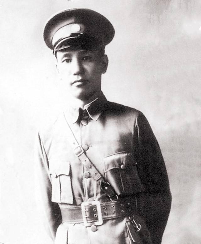 为完成一特殊任务,这支部队历尽艰险,60多女战士壮烈牺牲_余洪远