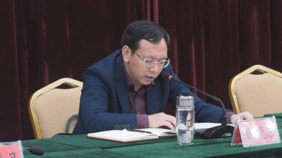 谢晓东就贯彻落实会议精神要求,要齐抓共管,压实责任,牢固树立全区