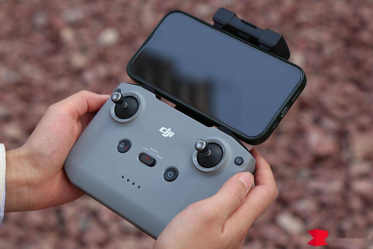 DJI Mavic 3 体验：4/3 英寸哈苏相机，最强消费级无人机来了？